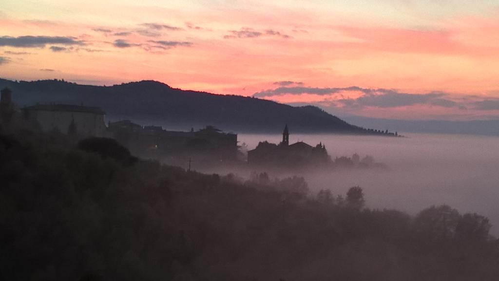 Piccolo Relais Galletto di Marzo Paciano Esterno foto